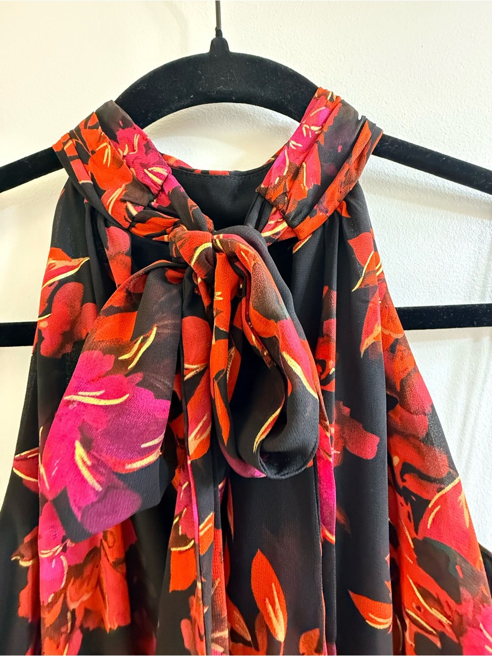 Vince Camuto Black Halter Jumpsuit with Red & Pink Floral Print Size S NWT - Picture 7 of 16